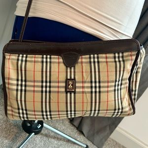 Vintage crossbody bag by Burberrys.